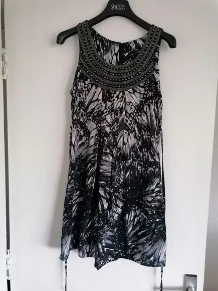 Dorothy Perkins Top Grey White Beading Round Neck Pretty - Picture 2 of 8